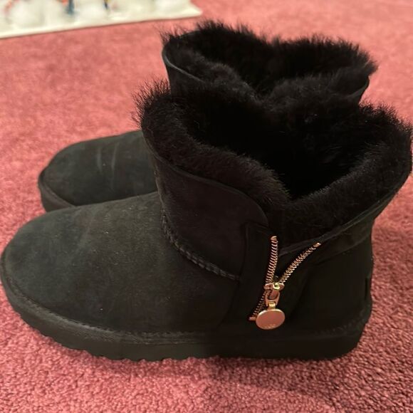 Ugg mini boots - Picture 1 of 9